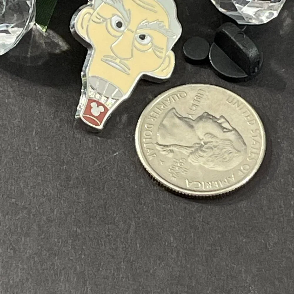 Disney Charles Muntz Trading Pin Up Pixar Villain Hot Air Balloon Jewelry Brooch